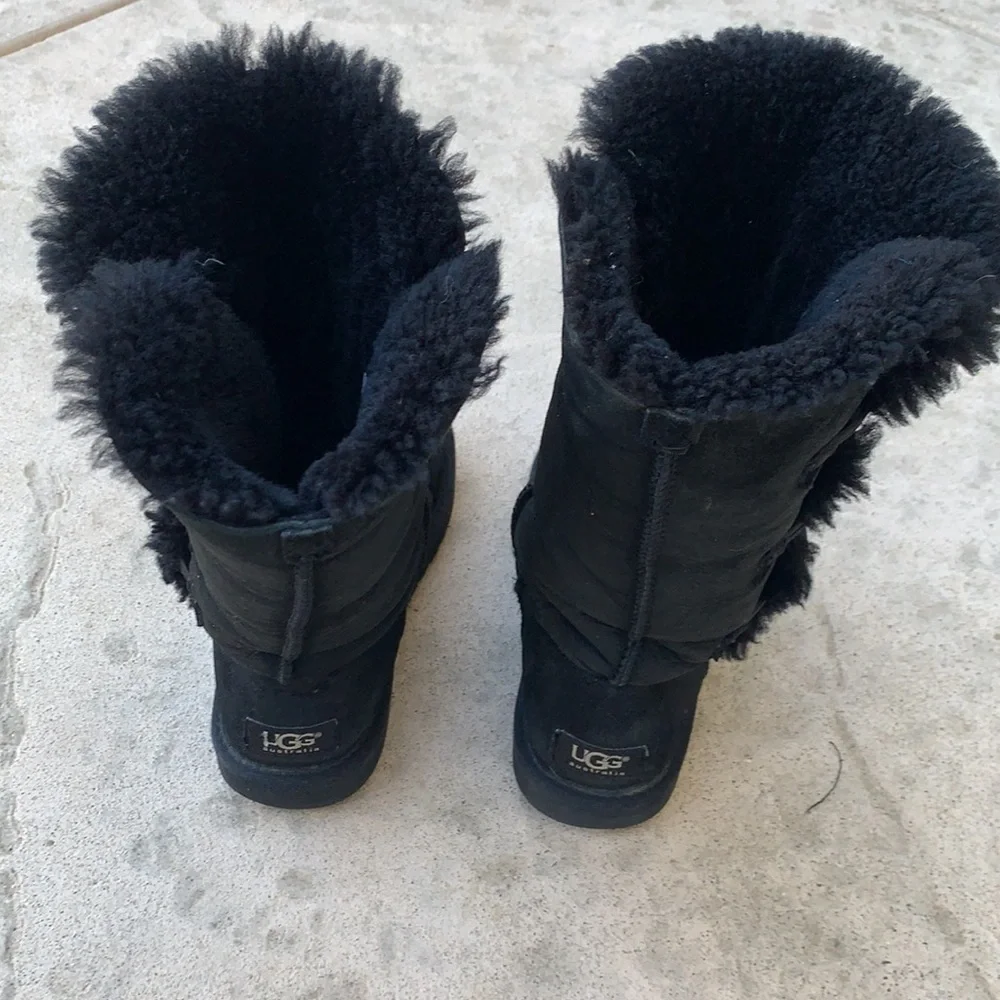 UGG Bailey Button Triplet II Black Suede Boot Sz 5
